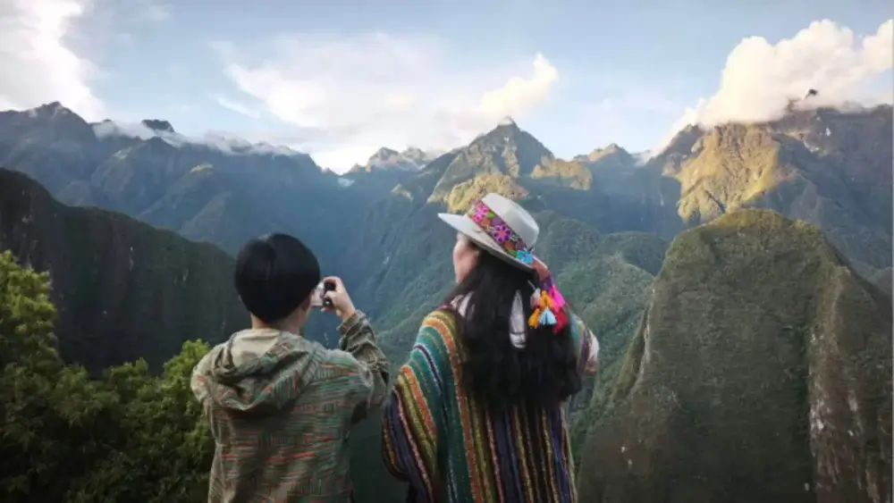 Promperu Oferta Turistica, People Watching Peru Landscape | Andean Travel Experience
