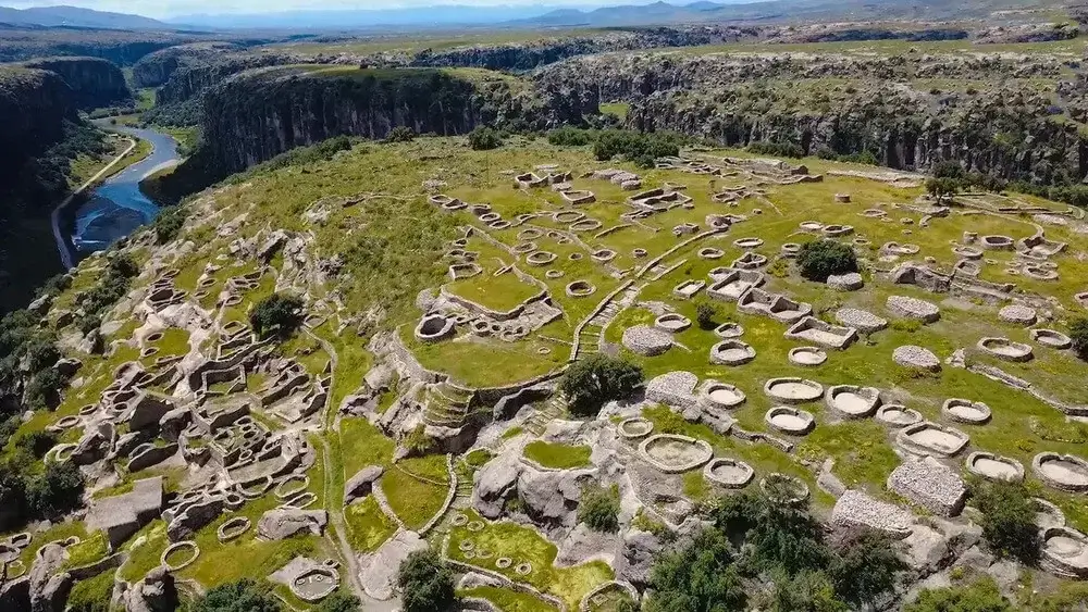 remarkable archaeological discovery in southern Peru is capturing global attention after researchers uncovered Taqrachullo