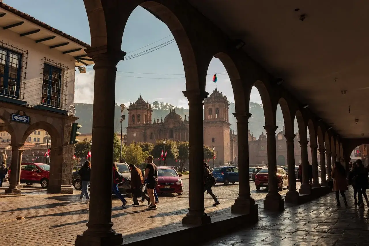 Panoramic view of Cusco’s Plaza de Armas with colonial architecture, vibrant gardens, and the Andes in the background | Andean Travel Experience