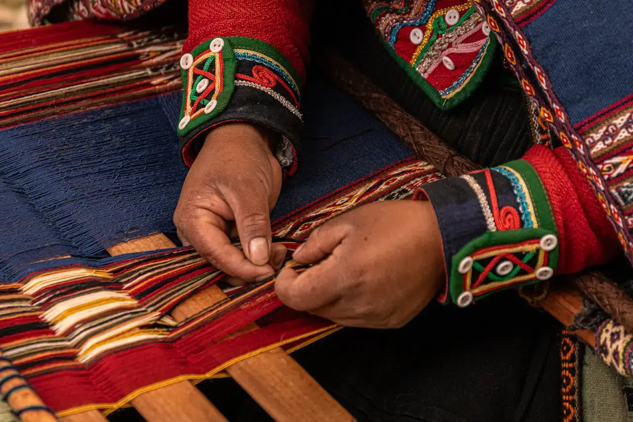 The harvested fibers were spun into yarn using simple drop spindles, known as puska. | Andean Travel Experience