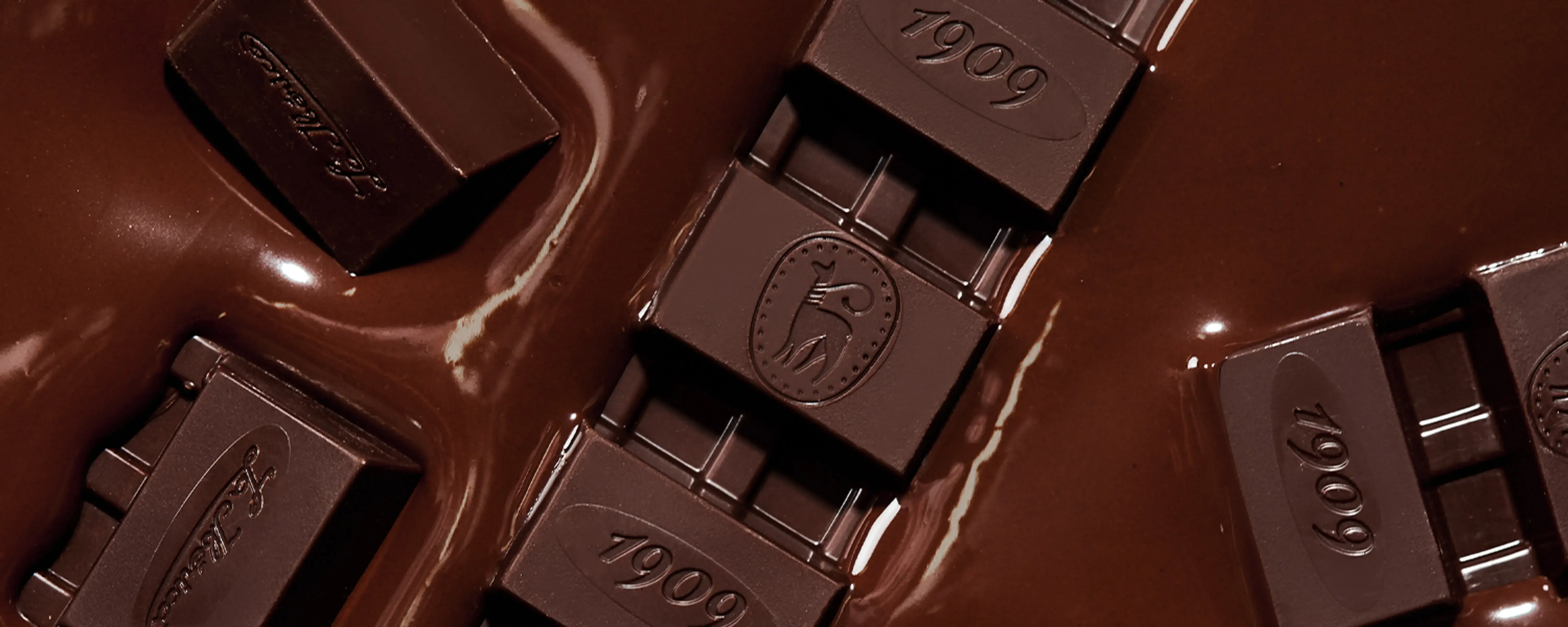 High-percentage dark chocolate bar made with fine Peruvian cacao | Andean Travel Experience