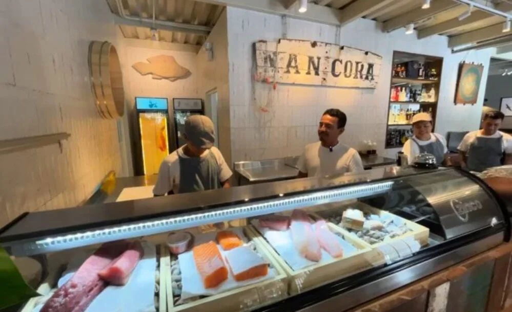 La sirena de juan Restaurant Mancora peru | Andean Travel Experience