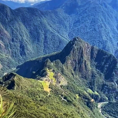 Machu Picchu Mountain, Peru – Panoramic view of ancient Inca ruins and surrounding Andes Mountains | Andean Travel Experience