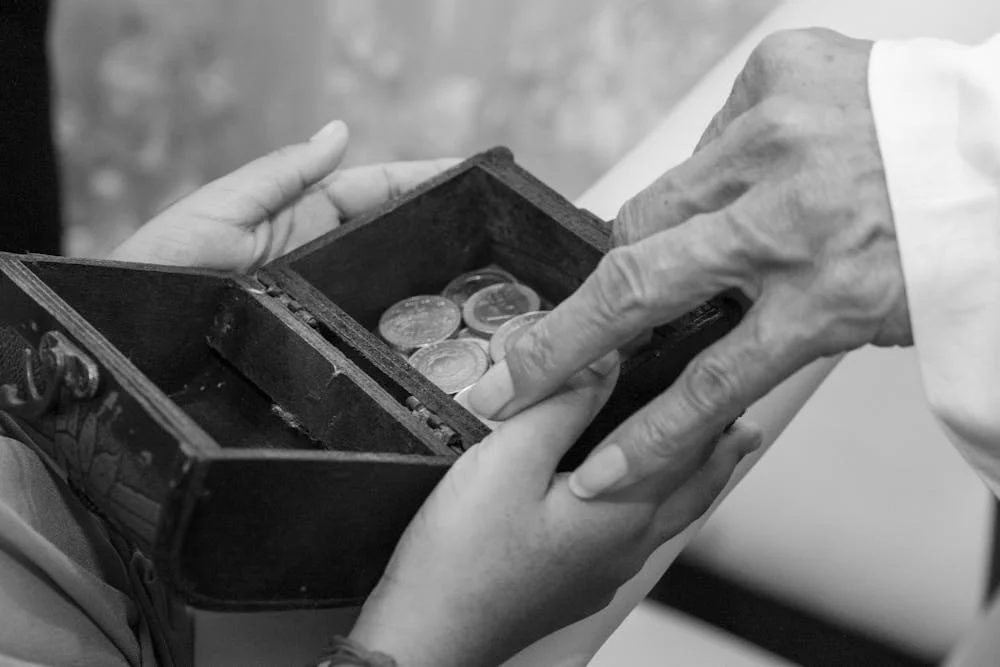 Visitor offering a small tip in Peruvian soles to show gratitude for personalized service | Andean Travel Experience