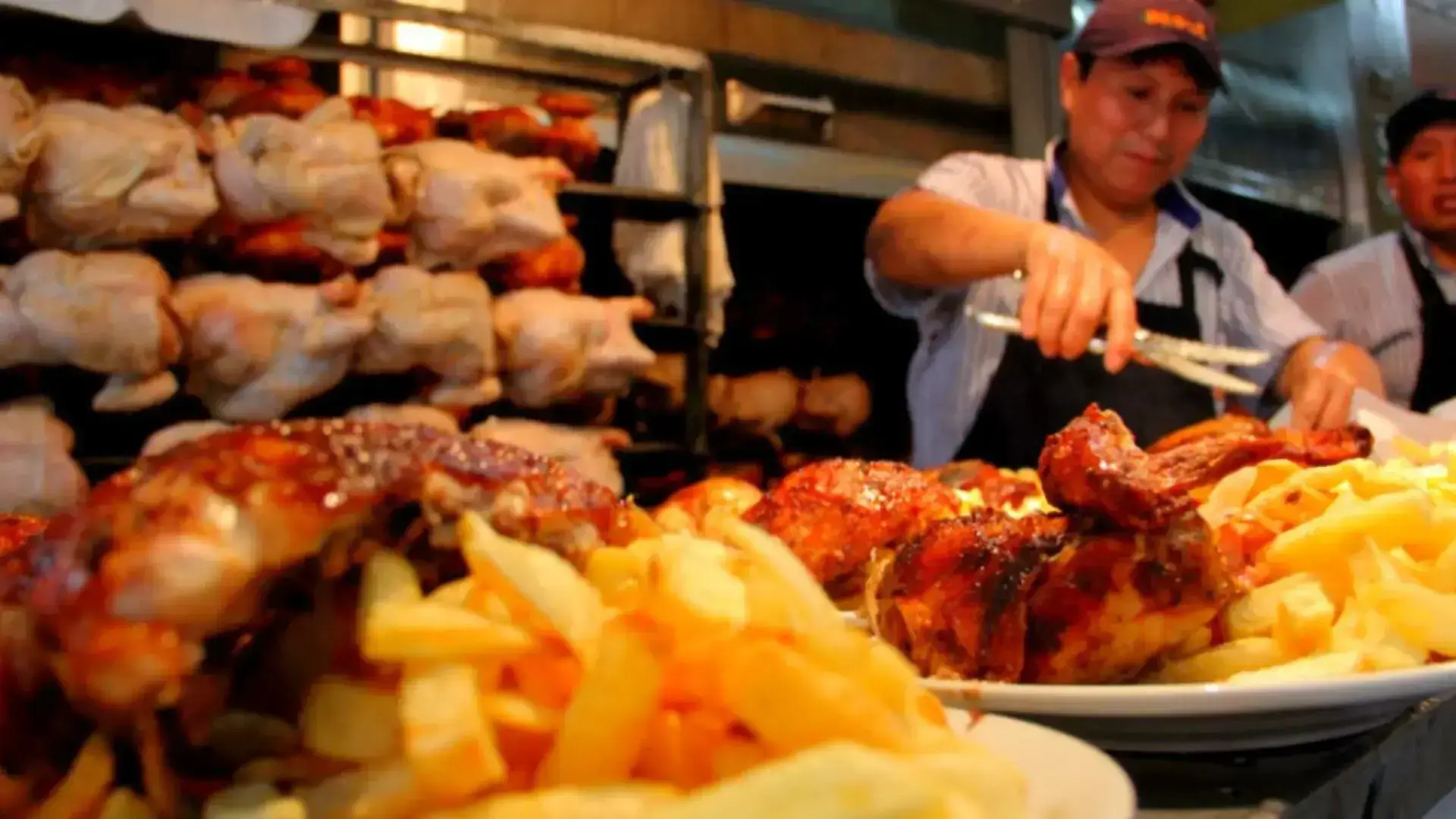 Traditional rotisserie chicken in Cusco served with salad and ají sauce | Andean Travel Experience Traditional rotisserie chicken in Cusco served with salad and ají sauce | Andean Travel Experience