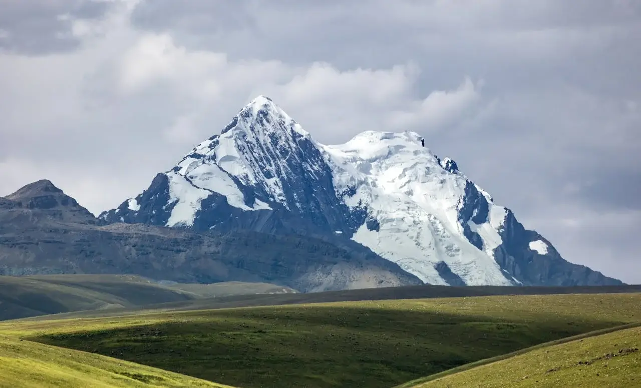 Mountain Altitud Travel to Peru Landscape | Andean Travel Experience