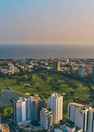 Best Neighborhoods, Hotels & Stays for Every Kind of Traveler