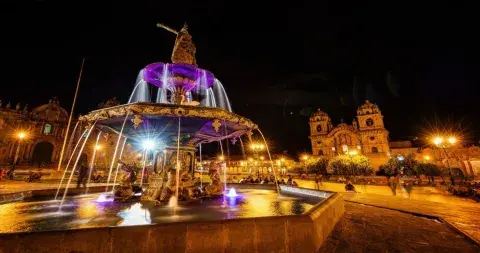 Inca Statue in Plaza de Armas, Cusco | Andean Travel Experience