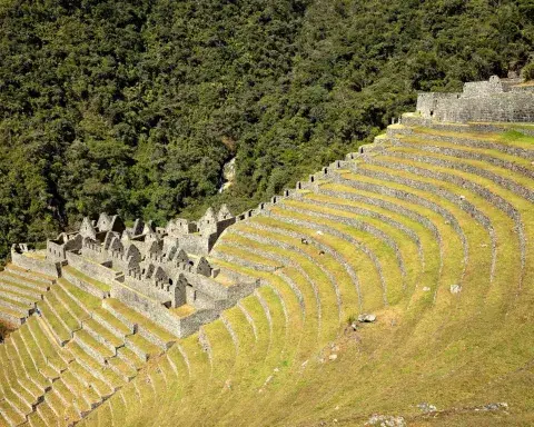 Beautiful view of Wiñayhuayna an important archaeological site along the Inca Trail | Andean Travel Experience.