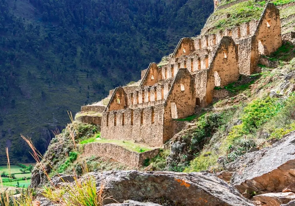 Detail of finely cut Inca stone walls at the Ollantaytambo archaeological site | Andean Travel Experience