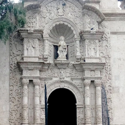 Colonial church San Juan Bautista in Yanahuara, known for its historic architecture | Andean Travel Experience.